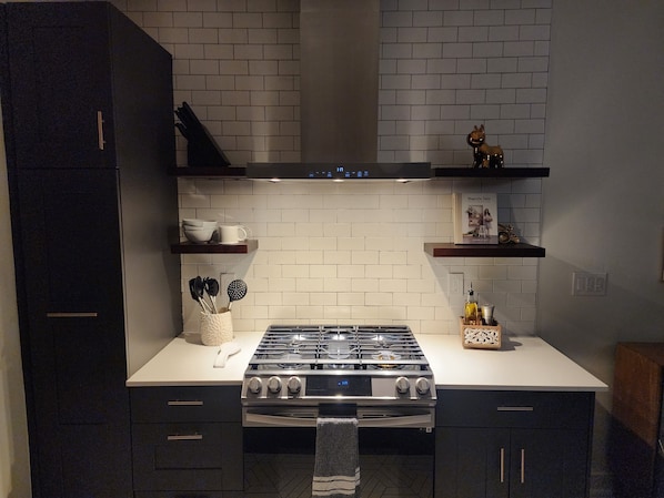 Kühlschrank, Mikrowelle, Ofen, Geschirrspüler