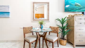 Studio | Dining