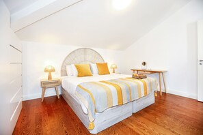 2 bedrooms, in-room safe, iron/ironing board, free WiFi