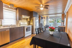 雪櫃、微波爐、焗爐、爐具