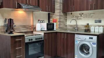 Studio, 1 King Bed with Sofa bed | Private kitchen | Fridge, microwave, oven, stovetop