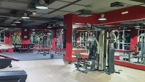Studio, 1 King Bed with Sofa bed | Fitness facility - Stunning Studio Apartment in Dubai City, UAE (Dubai)