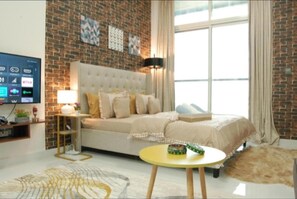Studio, 1 King Bed with Sofa bed - Stunning Studio Apartment in Dubai City, UAE (Dubai)