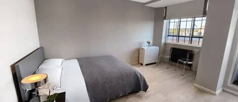 1 chambre, bureau, fer et planche à repasser, Wi-Fi