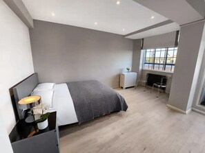 1 Schlafzimmer, Schreibtisch, Bügeleisen/Bügelbrett, WLAN