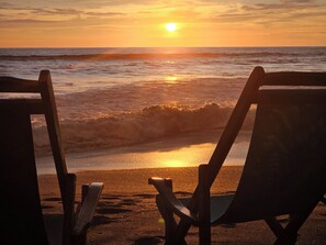 A la platja, cabanes de platja gratuïtes i gandules de platja 