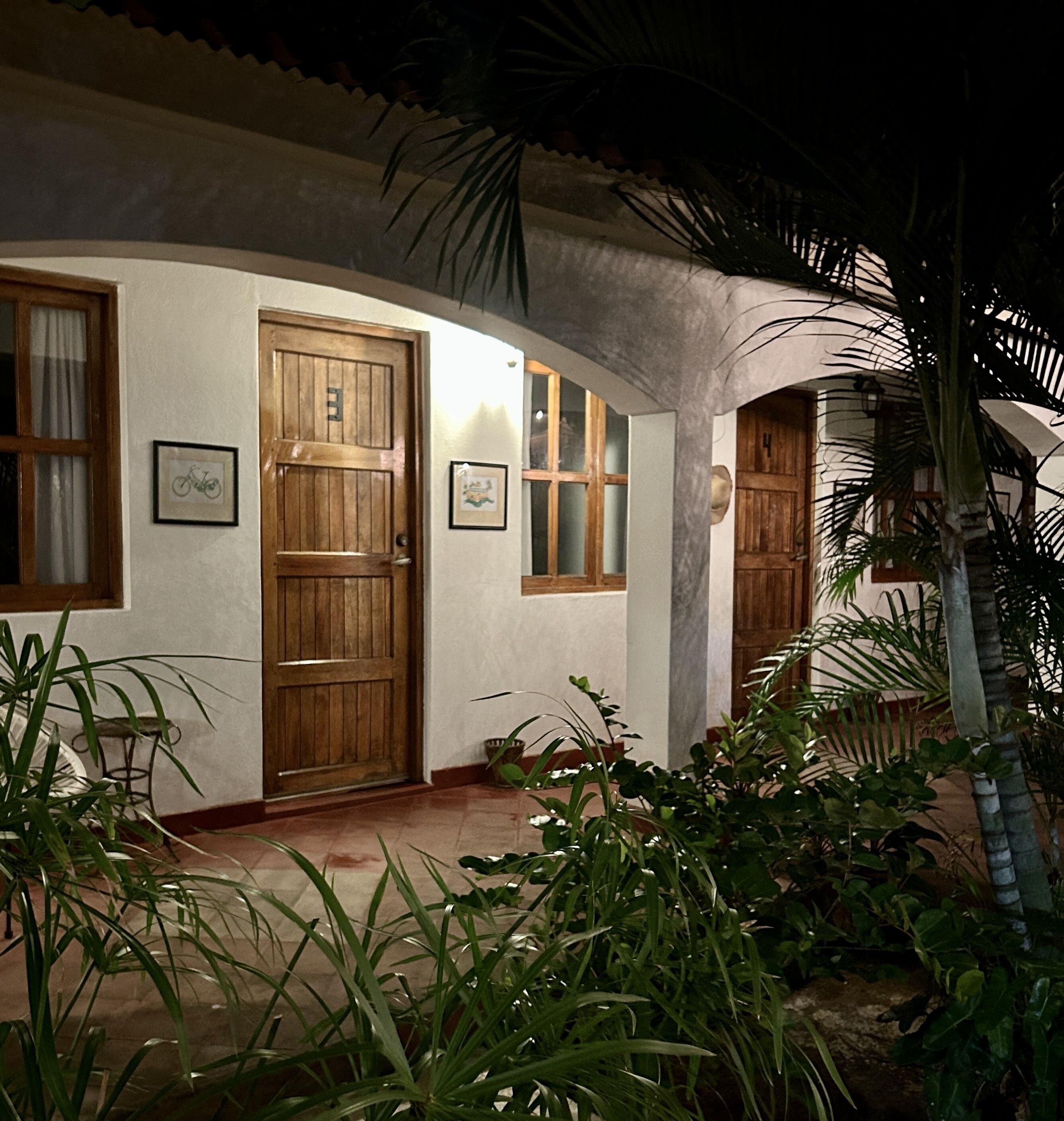 Habitación Deluxe, 1 cama de matrimonio, vistas al jardín, en la zona del patio | Ropa de cama de alta calidad y colchones con acolchado adicional