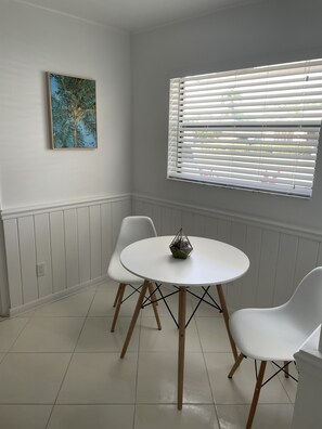 Dining - Centrally located home close to all Jupiter has to offer! PET FRIENDLY! (Jupiter)