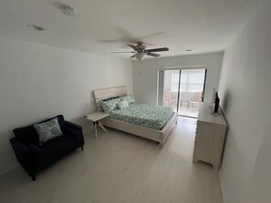 2 bedrooms, iron/ironing board, travel cot, free WiFi - Centrally located home close to all Jupiter has to offer! PET FRIENDLY! (Jupiter)