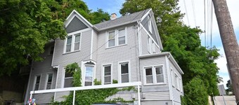 Lower flat steps from the lake and downtown