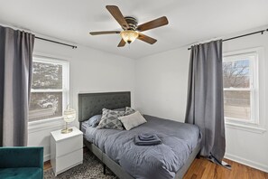 2 bedrooms, desk, iron/ironing board, free WiFi