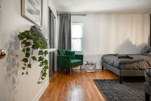 2 bedrooms, desk, iron/ironing board, free WiFi