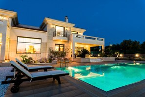Villa | 7 sovrum, skrivbord och ljudisolering