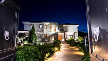 Villa | 7 habitaciones, escritorio y insonorización