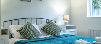 Crawley Pet Friendly 1-Bedroom Apartment