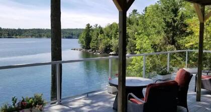 Luxury w/FIRE PIT, HOT TUB, KAYAKS by the water! PEACEFUL, PRIVATE & THE VIEW!