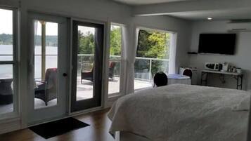 1 slaapkamer, een bureau, een strijkplank/strijkijzer, wifi