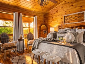 3 bedrooms, desk, iron/ironing board, travel crib