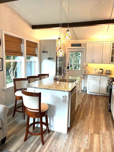 Enjoy River Front Living in Linville Land Harbor.Waterfront Views,Modern Cottage