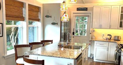 Enjoy River Front Living in Linville Land Harbor.Waterfront Views,Modern Cottage