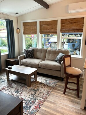 Smart TV, fireplace, ping pong