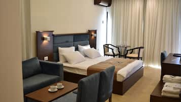 Executive Room | Hypo-allergenic bedding, in-room safe, laptop workspace, soundproofing