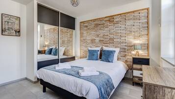 5 Schlafzimmer, Schreibtisch, Bügeleisen/Bügelbrett, Reisekinderbett