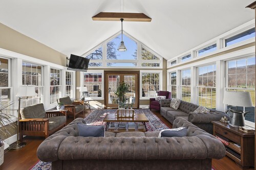 Historic farmhouse w/ private Catskill Creek access. Close to skiing and hiking.