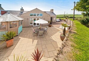 Outdoor dining - Pen Y Sarn (Pwllheli)