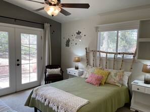 4 bedrooms, desk, free WiFi, bed sheets