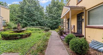 Sleeps 5, 3 Queen Beds, Centrally Located, Near Downtown KC & County Club Plaza