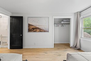 2 bedrooms, desk, iron/ironing board, free WiFi