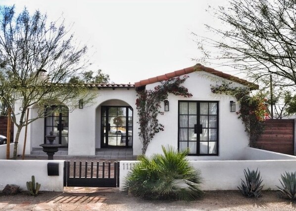 المنشأة من الخارج