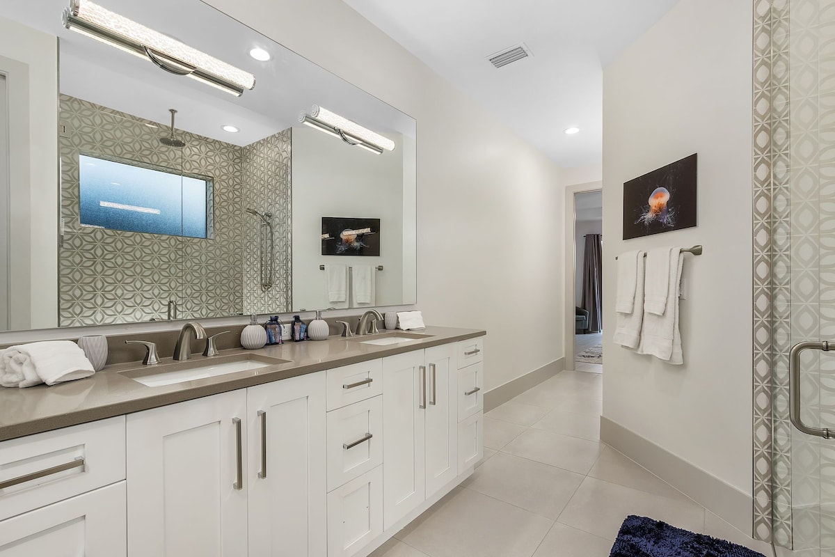 Photo 18 of New Villa! Close to the 🏖️! Heated Pool/Spa, Lanai, Grill, EV🔌! Two King beds!