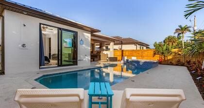 New Villa! Close to the 🏖️! Heated Pool/Spa, Lanai, Grill, EV🔌! Two King beds!