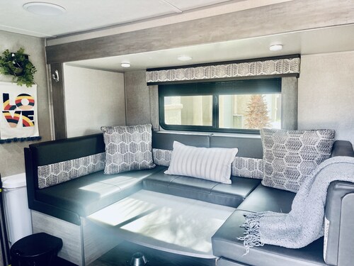 New Private Travel Trailer on Nice property- Sleeps 6