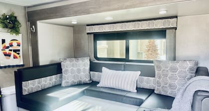 New Private Travel Trailer on Nice property- Sleeps 6