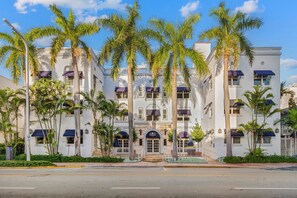 Exterior - Aloha Fridays (Miami Beach)