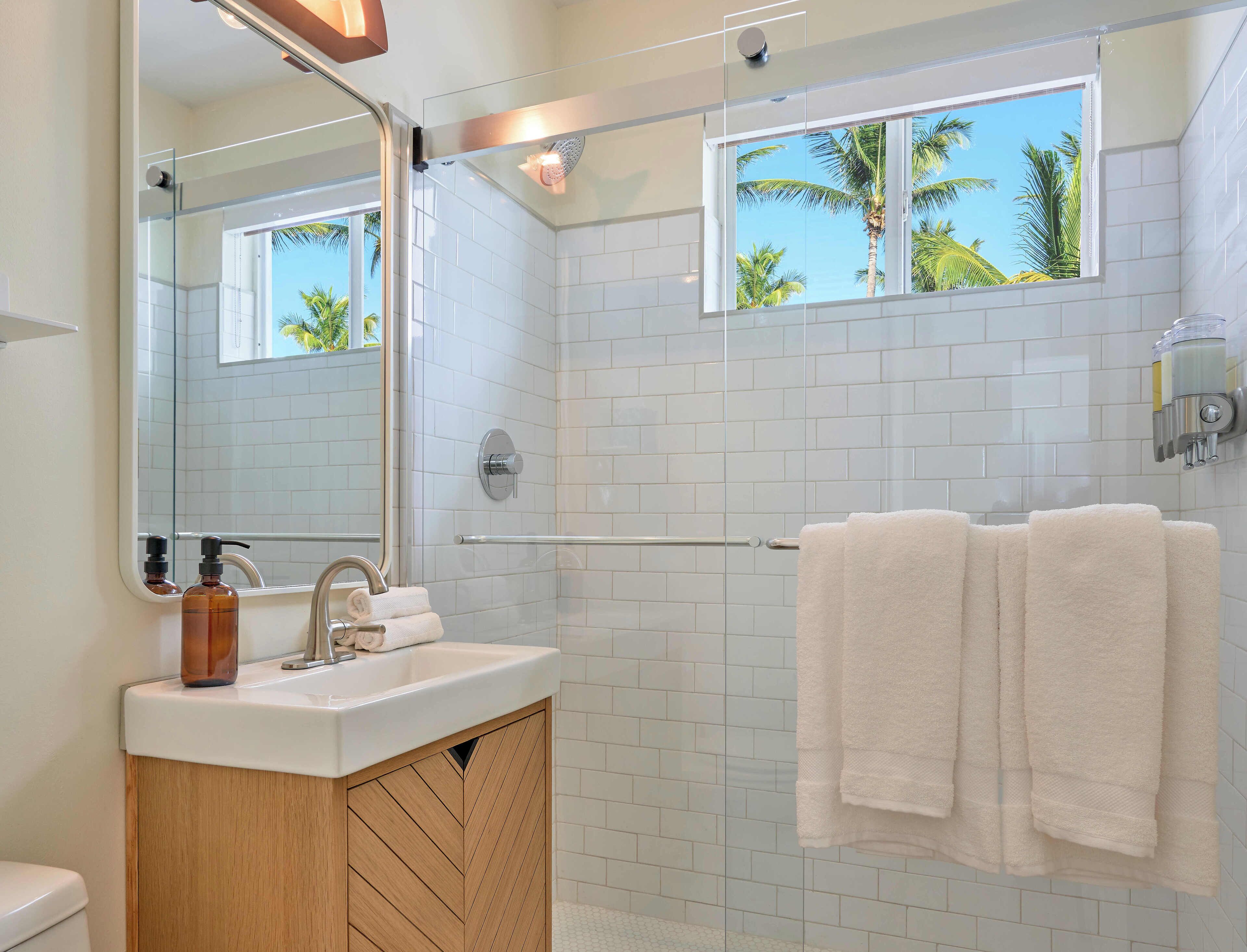 Deluxe-Studio, Kochnische | Badezimmer | Kostenlose Toilettenartikel, Haartrockner, Handtücher, Seife