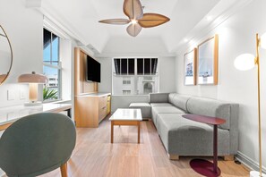 Standard Room, 1 King Bed | Hypo-allergenic bedding, individually furnished, soundproofing