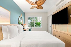 Deluxe Single Room, 1 Queen Bed | Hypo-allergenic bedding, individually furnished, soundproofing