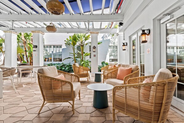 Outdoor pool - Aloha Fridays (Miami Beach)