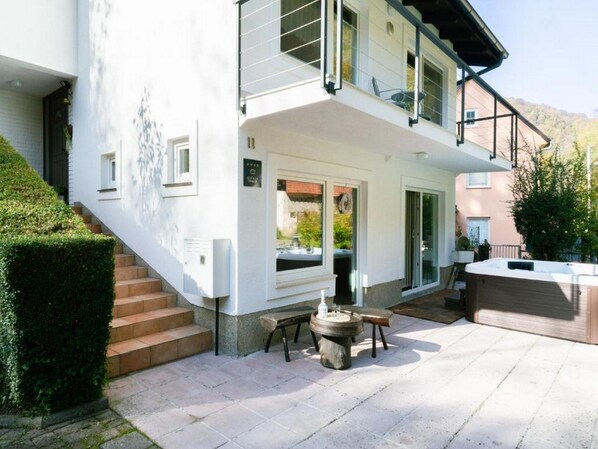Talo (Two Bedroom Holiday Home with Terrace) | Ulkopuoli