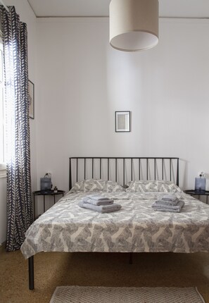 2 bedrooms, iron/ironing board, free WiFi, bed sheets - Kilada Country House - Spacious Apartment Close to the Center (kilada)