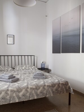 2 soverom, strykejern/-brett, wi-fi (inkludert) og sengetøy