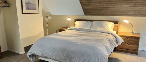 2 slaapkamers, een strijkplank/strijkijzer, gratis wifi, beddengoed