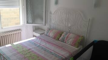 3 bedrooms, iron/ironing board, travel crib, bed sheets