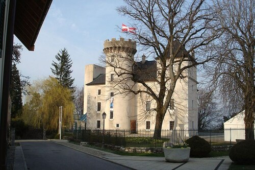 T2 historic town center with castle