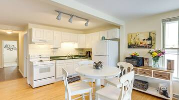 Fridge, microwave, stovetop, dishwasher