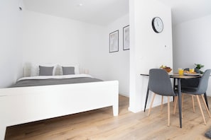 Cortinas blackout, Wi-Fi de cortesia, roupa de cama